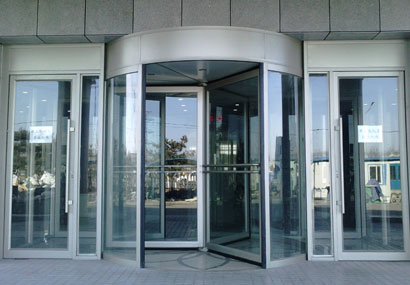 手動(dòng)旋轉(zhuǎn)門