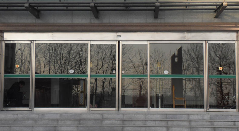 感應(yīng)自動(dòng)門(mén)