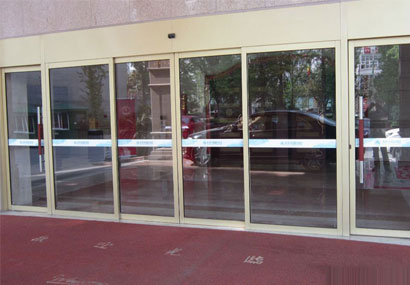 電動(dòng)感應(yīng)門