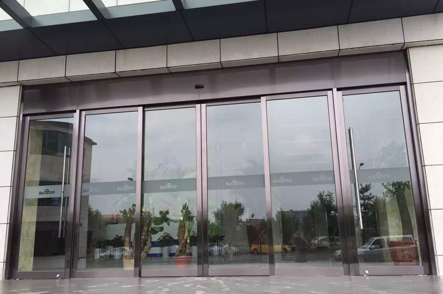 電動感應(yīng)門