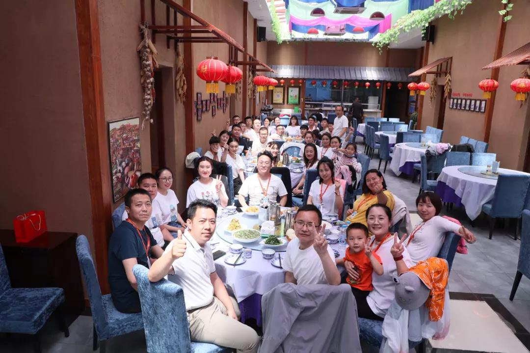 共進(jìn)午餐